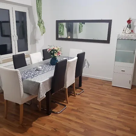 Wunderschönes Zimmer+ Auto+ Afrikanisches Essen Herzogenrath